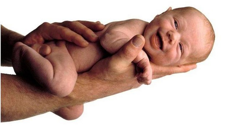 Новорождённый на руке, Новорожденный после ЭКО