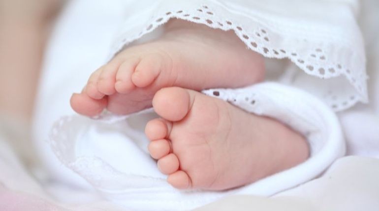 ножки младенца, новорожденный ребенок, ступня ребенка