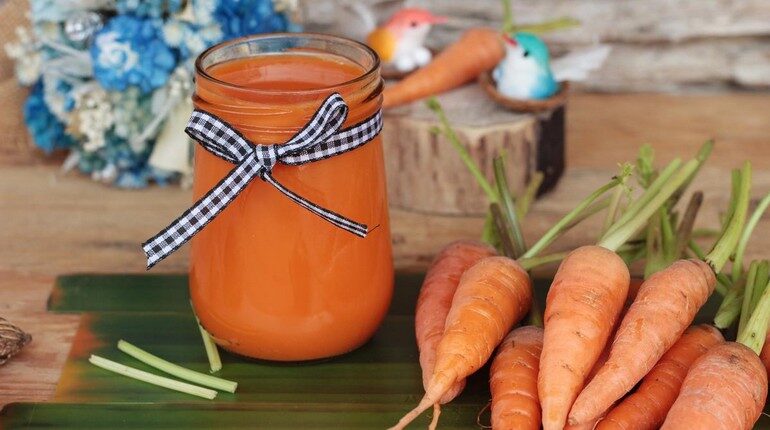 морковный сок, свежевыжатый сок из моркови