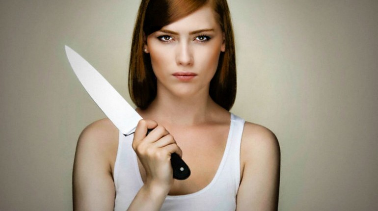 ревнивая девушка, девушка с ножом в руках