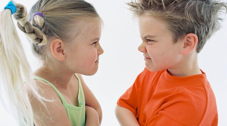 конфликты между детьми, детские ссоры, мальчик с девочкой ссорятся